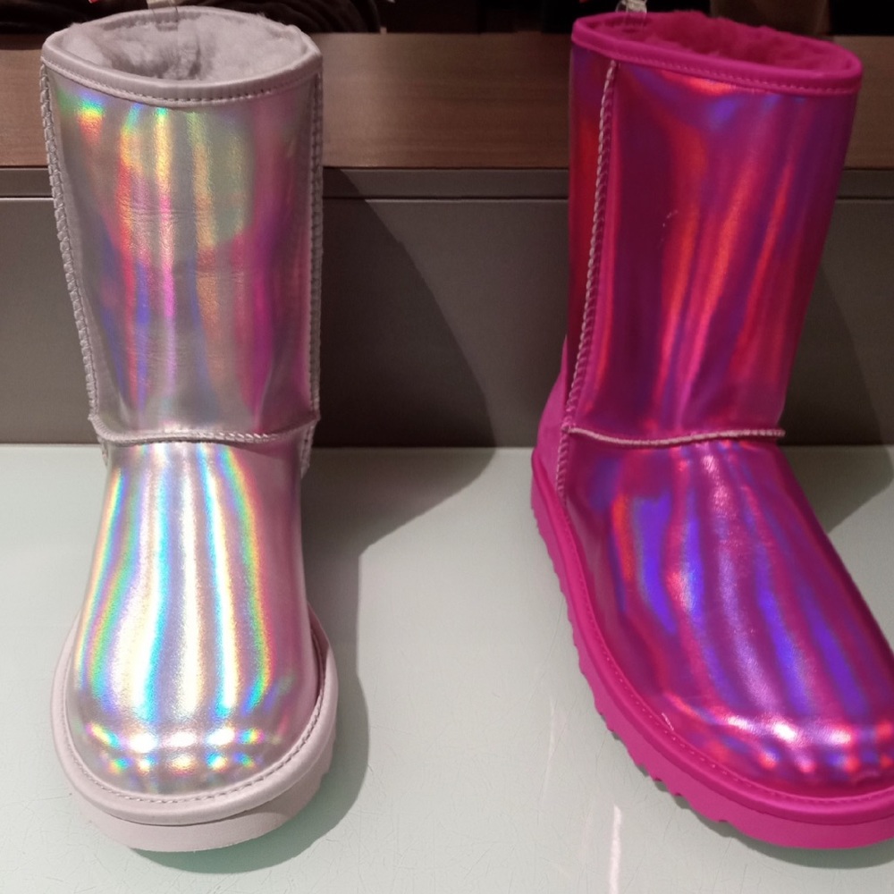 Metallic light pink/silver Uggs brand new never worn! - Picture 2 of 3
